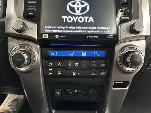 Used 2020 Toyota 4Runner Limited AWD/4WD image 22