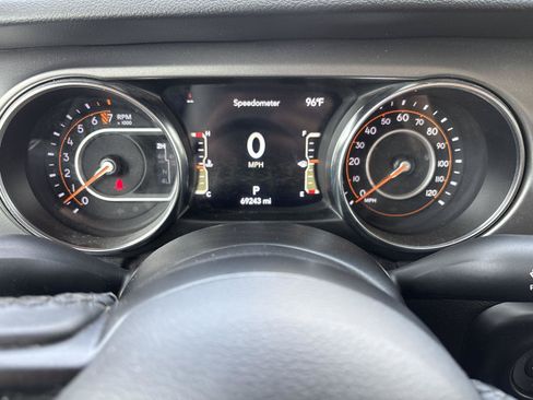 Used 2021 Jeep Gladiator Sport AWD/4WD image 15