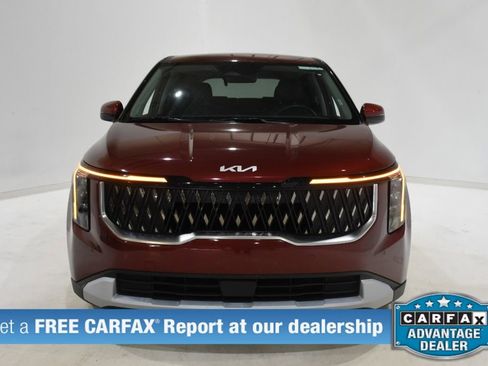 Used 2025 Kia Carnival FWD image 2