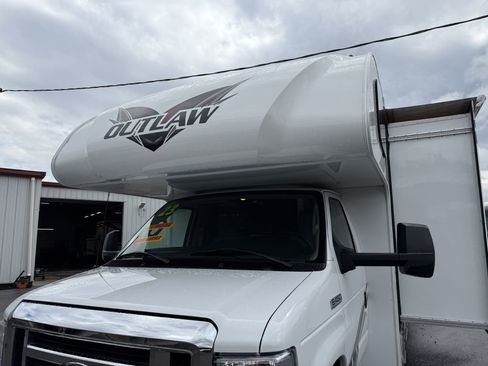 Used 2023 Ford E-450 and Econoline 450 Super Duty w/ Motorhome Prep Package image 32