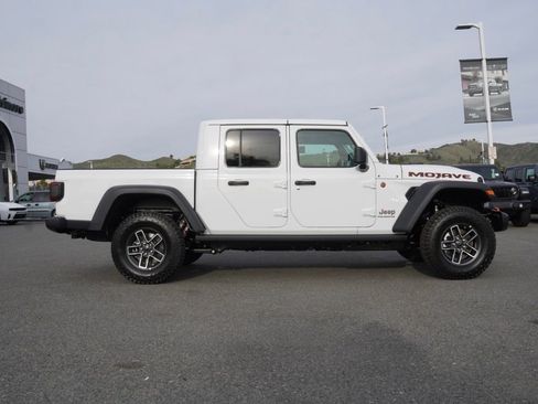 New 2026 Jeep Gladiator Mojave image 3