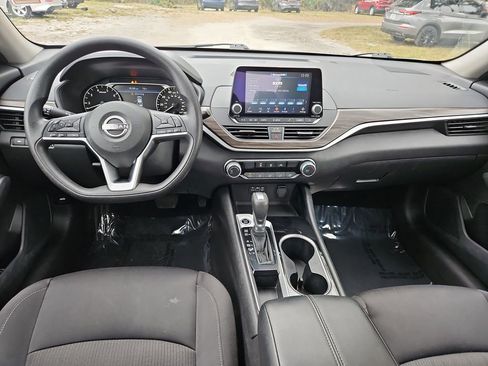 Used 2024 Nissan Altima 2.5 SV image 9