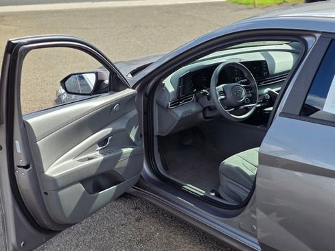 Used 2023 Hyundai Elantra SEL image 37