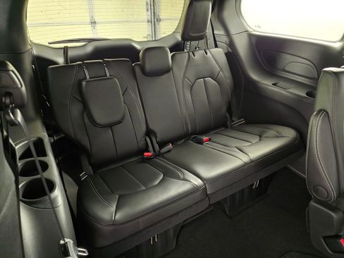 New 2026 Chrysler Pacifica Select image 39