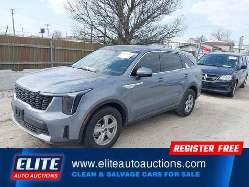 Used 2025 Kia Sorento LX FWD image 3