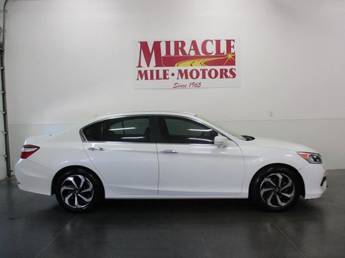 Used 2017 Honda Accord EX-L image 6