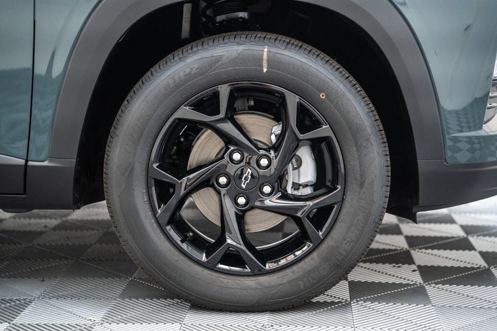 New 2026 Chevrolet Trax LT w/ Sunroof Package FWD image 17