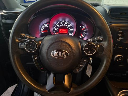 Used 2014 Kia Soul + FWD image 11
