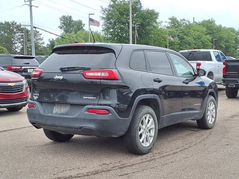 Used 2016 Jeep Cherokee Sport w/ Cold Weather Group AWD/4WD image 4