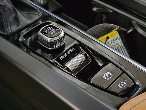 Used 2020 Volvo XC60 T5 Momentum image 35