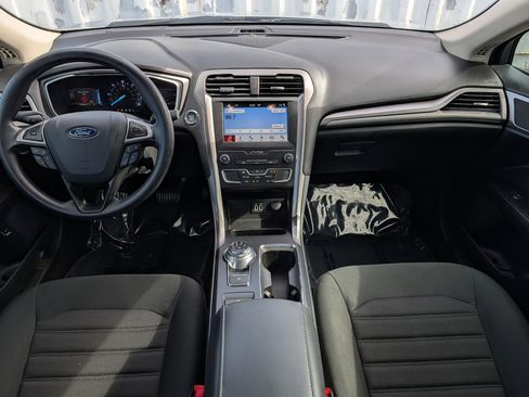 Used 2019 Ford Fusion SE FWD image 14