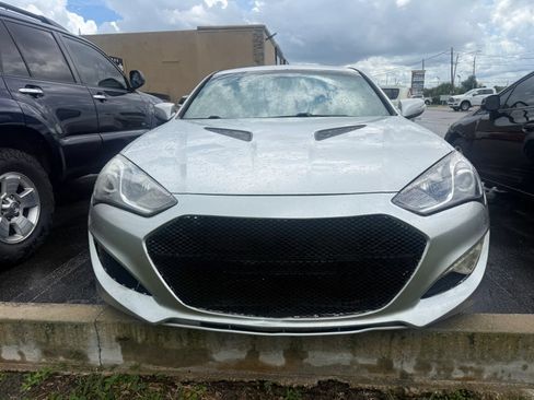 Used 2013 Hyundai Genesis 3.8 RWD image 2
