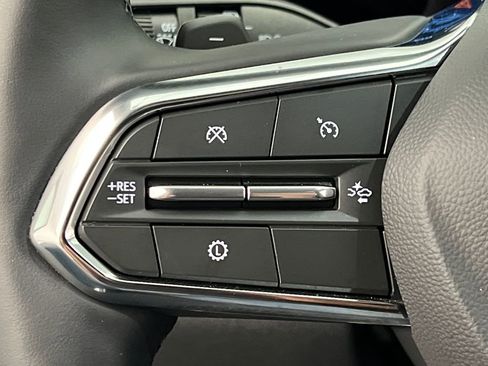 Used 2026 Chevrolet Equinox LT FWD image 38