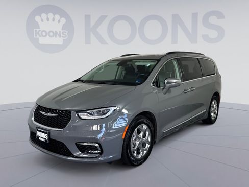Used 2022 Chrysler Pacifica Limited FWD image 1