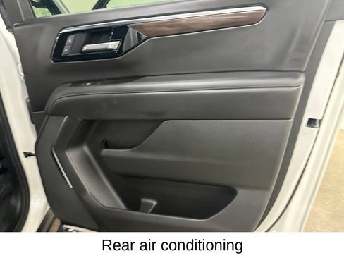 Used 2025 Chevrolet Suburban Z71 AWD/4WD image 24