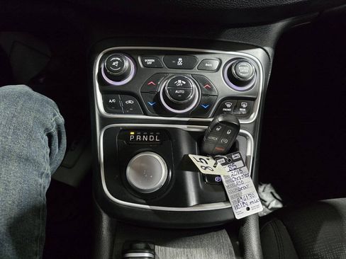 Used 2015 Chrysler 200 Limited w/ Convenience Group FWD image 35