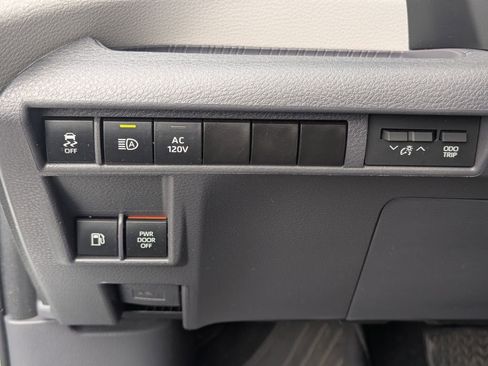 Used 2024 Toyota Sienna Limited FWD image 24