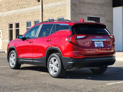 Used 2023 GMC Terrain SLE w/ Driver Convenience Package image 5
