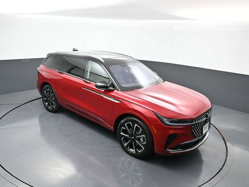 Used 2025 Lincoln Nautilus Reserve image 39