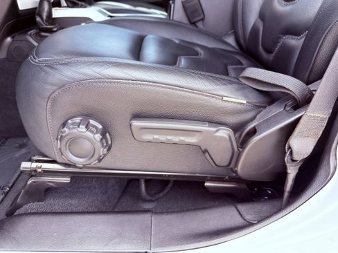 Used 2021 Jeep Gladiator Sport image 29