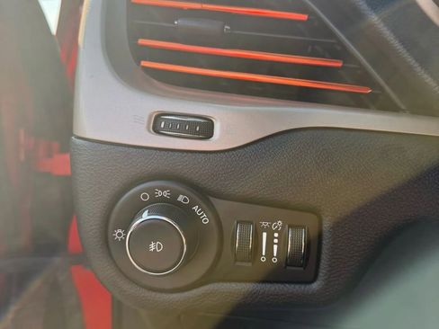 Used 2017 Jeep Cherokee Limited image 28