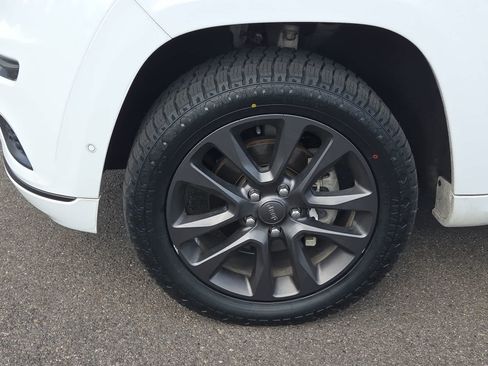 Used 2018 Jeep Grand Cherokee High Altitude AWD/4WD image 17