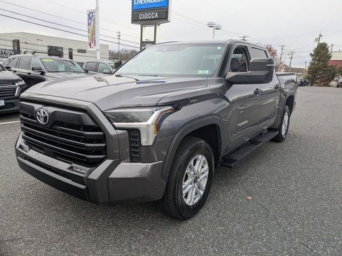 Used 2022 Toyota Tundra SR5 w/ SR5 Convenience Package AWD/4WD image 2