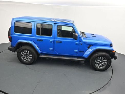Used 2025 Jeep Wrangler Unlimited Sahara AWD/4WD image 31