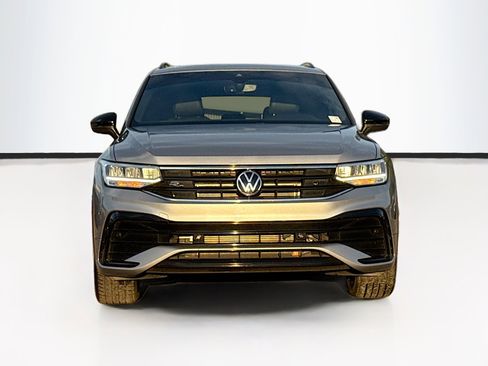 Used 2023 Volkswagen Tiguan SE R-Line image 8
