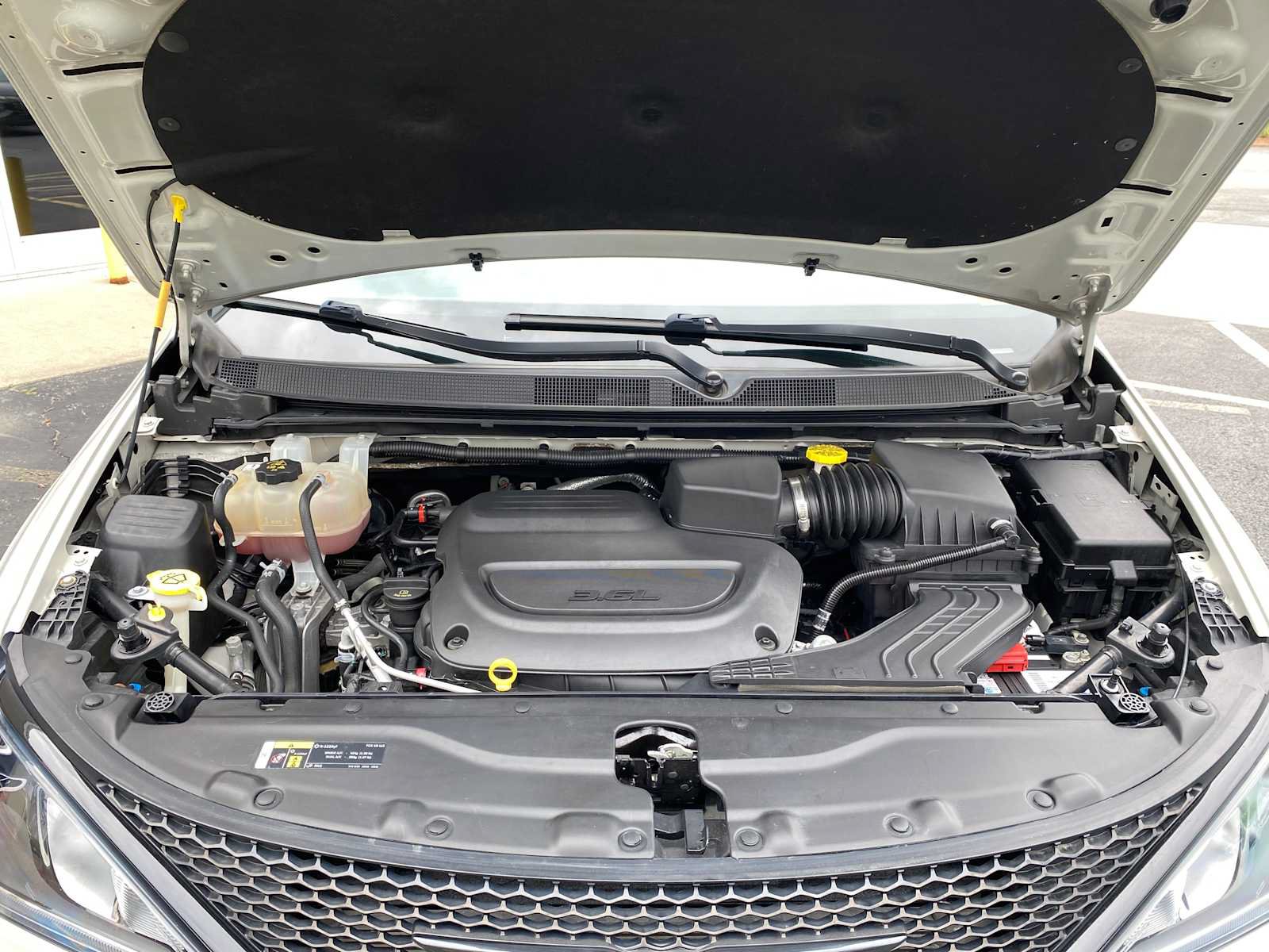 Used 2020 Chrysler Pacifica Touring-L AWD/4WD image 6