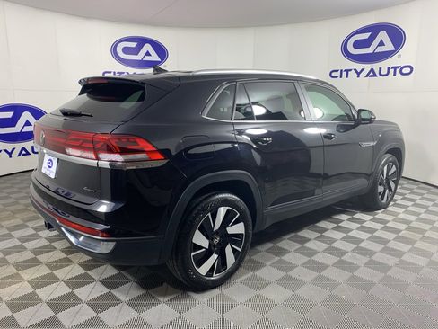 Used 2025 Volkswagen Atlas Cross Sport SE image 3