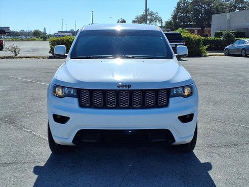 Used 2020 Jeep Grand Cherokee Altitude image 2