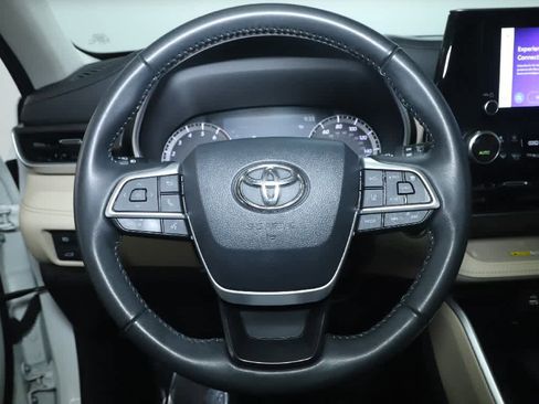 Used 2023 Toyota Highlander XLE AWD/4WD image 22