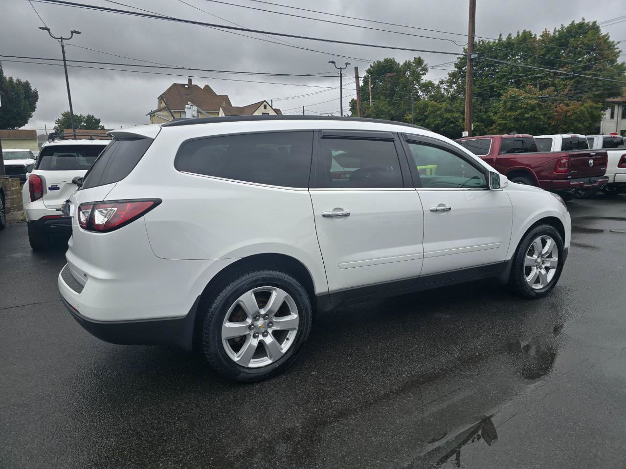 Used 2017 Chevrolet Traverse LT w/ Style and Technology Package AWD/4WD image 5