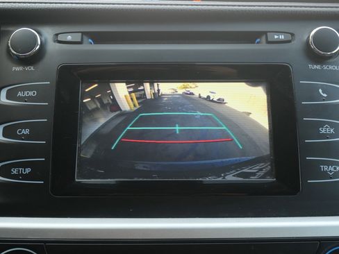 Used 2019 Toyota Highlander LE image 26