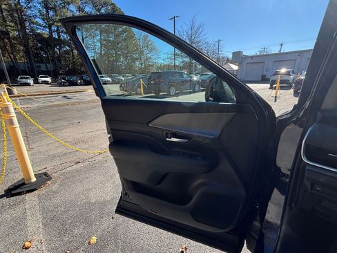 Used 2025 Toyota Grand Highlander XLE image 20