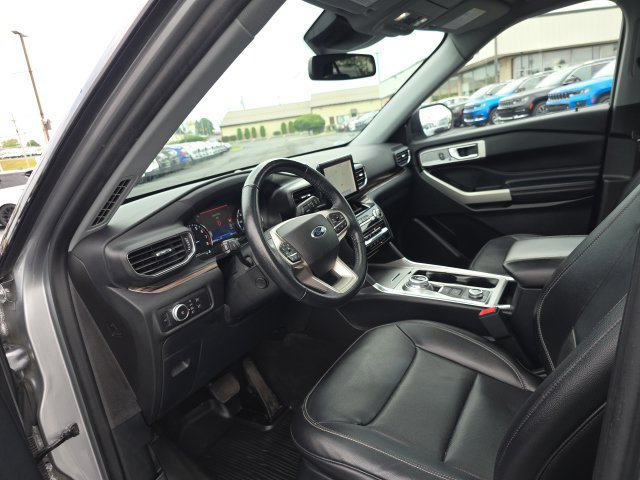 Used 2021 Ford Explorer Limited w/ Equipment Group 301A AWD/4WD image 17