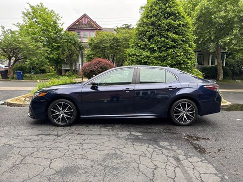 Used 2022 Toyota Camry SE FWD image 7