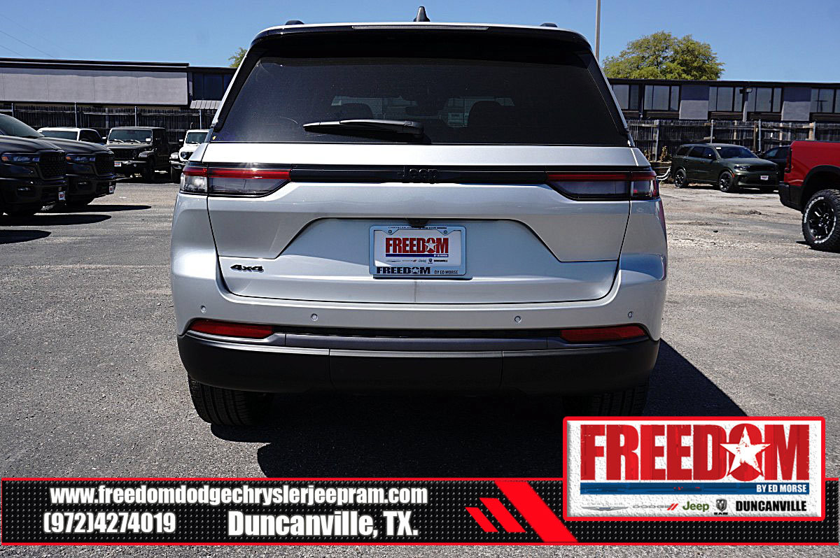 New 2026 Jeep Grand Cherokee Limited w/ Limited Altitude Package AWD/4WD image 4