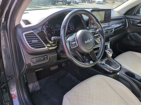 Used 2023 Kia Seltos EX image 14