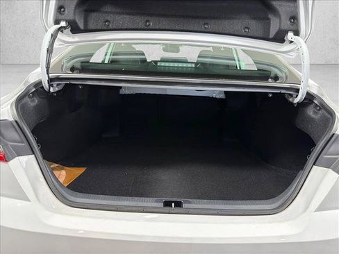 Used 2025 Toyota Camry SE w/ Convenience Package FWD image 18