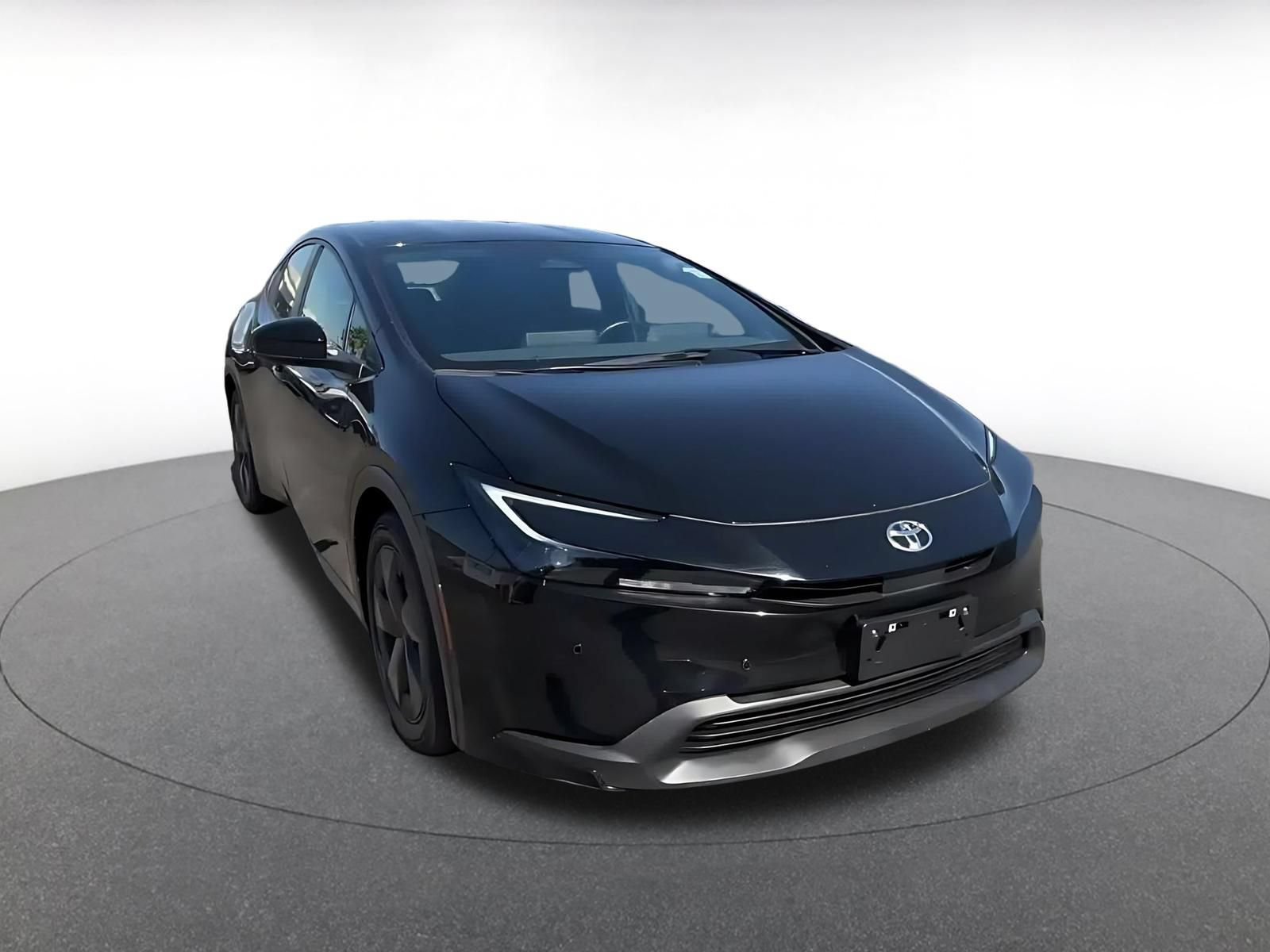 Used 2025 Toyota Prius LE FWD image 3