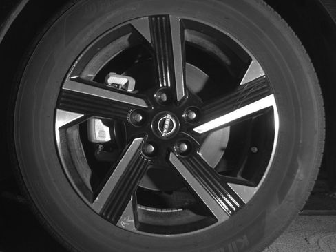 Used 2025 Nissan Sentra SV FWD image 12