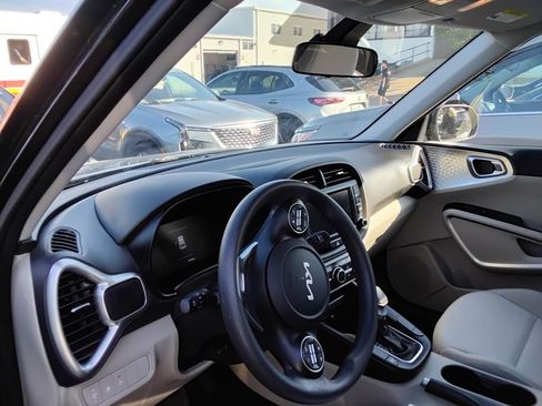 Used 2023 Kia Soul LX w/ Option Group 015 FWD image 8