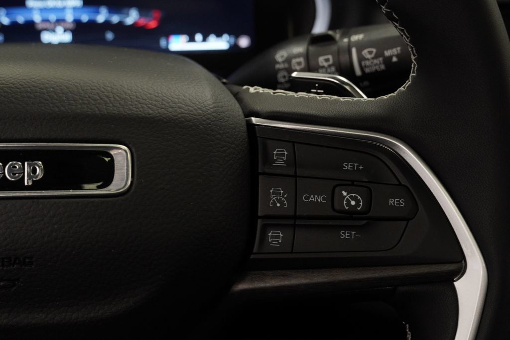 Used 2024 Jeep Grand Cherokee Limited AWD/4WD image 32