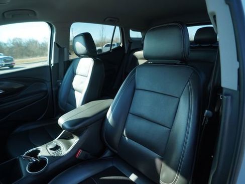 Used 2023 GMC Terrain SLT image 34