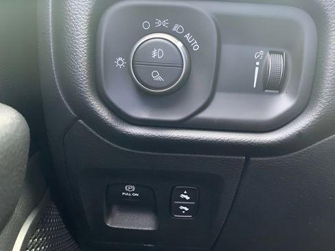 Used 2020 RAM 1500 Big Horn AWD/4WD image 11