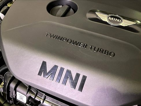 Used 2018 MINI Cooper 2-Door Hardtop w/ Premium Package image 29