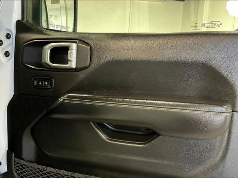 Used 2020 Jeep Wrangler Unlimited Sahara image 22