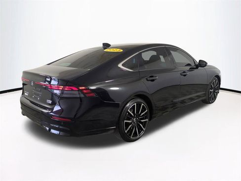 Used 2023 Honda Accord Touring image 5